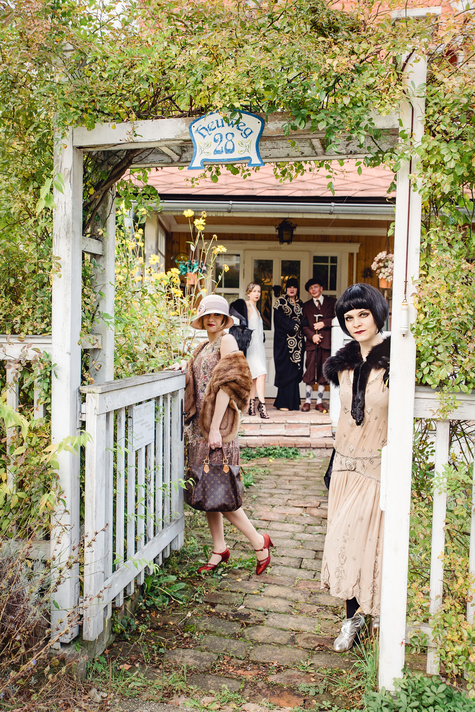 the-great-gatsby-inspired-vintage-fashion-advertising-photo-shoot-0”